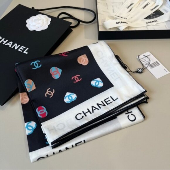 Luxe Chanel Silk Scarf with Hearts - Picture 7 of 8